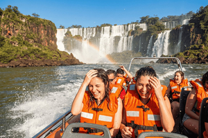 Puerto Iguazú: Argentinische Wasserfälle & tolles Abenteuerboot