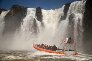 Puerto Iguazú: Excursion to the Argentine Falls + Great Adventure