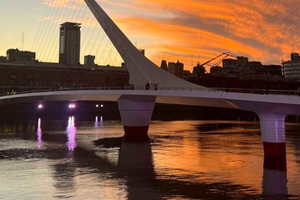 Puerto Madero al Atardecer: Paseo Privado a Pie - 100% Personalizado