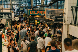 San Telmo: Historical Guided Tour with Street Food & Drinks