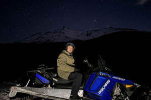 Ushuaia: Weiße Nächte mit Schneemobilfahrt und patagonischem Abendessen