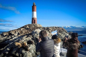 Ushuaia: Yacht navigation in Beagle Channel and Lighthouse