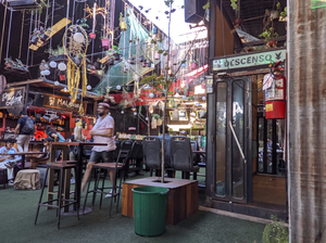 LA TERMINAL – Ruin Bar