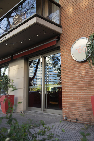 Rëd Restó & Lounge