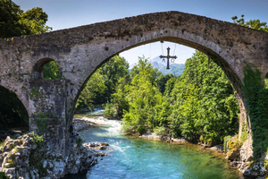 From Santander or Llanes: Covadonga Lakes & Cangas de Onis