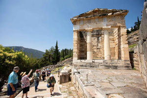 Athene: Delphi Dagtour met Museum & Arachova Bezoek