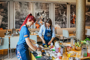 Athens: Greek Cuisine Cooking Class and 3-Course Dinner