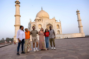 Fra Delhi: Dagstur til Taj Mahal og Agra Fort ved solopgang i bil