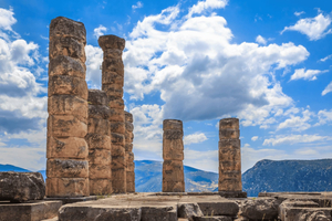 Private Luxury Tour: Delphi, Arachova and Hosios Loukas