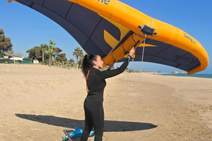 Atene: lezioni di wingfoil con istruttore certificato