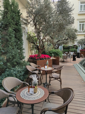 Alexander's Cigar Lounge - Hotel Grande Bretagne