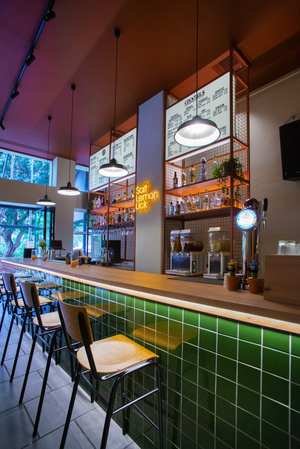 AMORES PERROS cantina Mexicana