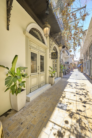 Ermou 99 Intelligent Private Suites