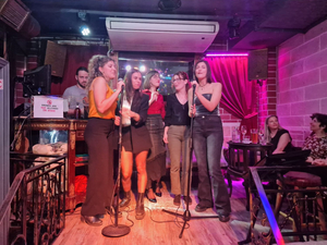 GhostHouse Karaoke International Athens 🎤🎙️