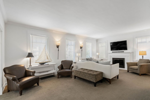 Standish House - Vacation Rental / Corporate Apartment