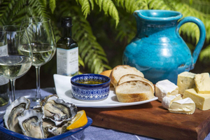Waiheke Island Gourmet Food and Wine Tour with Lunch