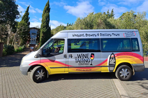 Waiheke Island: Sip and Savor 3 Vineyards Tour with Lunch