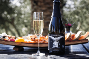 Waiheke: Scenic Taste and Graze Tour with Wine, Whisky, Beer