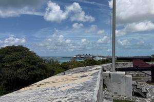 Nassau: Fort Charlotte Guided Walking Tour with Transfer