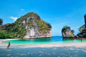 Premium Hong Islands Island-Hopping Tour with Lunch