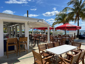 Laroc Bar & Grill