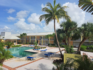 Royal Islander Hotel