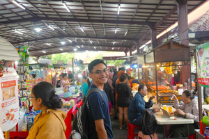 Bali: Private Evening Walking Tour with Culinary Experience