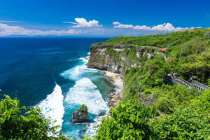 Bali: Uluwatu Temple, GWK Park, & Melasti Beach Tour