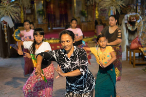 Balinese Dance Class with Local Instructor in Ubud