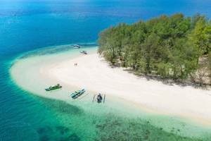 Exclusive Tour: Private Snorkeling at 5 Secret Gili Islands