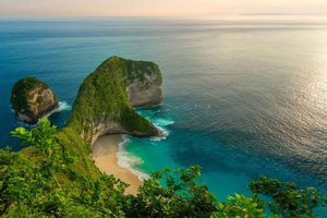 From Bali: Private Tour Highlights East and West Nusa Penida