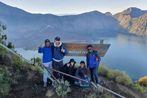 Lombok: Mount Rinjani 2-Days Senaru Crater Rim Trek