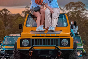 Tour en jeep al amanecer por el monte Batur con fuente termal y Akasa Cafe