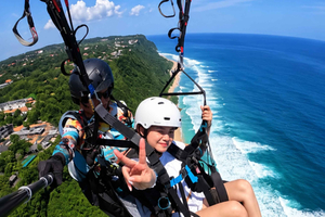 Paragliding Tandem Flight in Pandawa & Uluwatu with Pilot