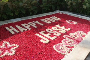 Pool Flower Decorations Bali: Birthday-Honeymoon-Anniversary