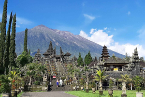templo de Besakih y arrozal de Mahagiri en privado
