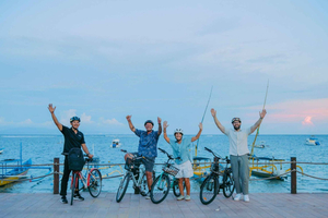 tour en bicicleta por Sanur con mercado, ritual y campos de arroz