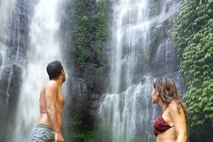 senderismo por la cascada de Sekumpul, Hanging Café y almuerzo