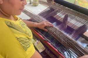 Sidemen: Authentic Weaving Workshop with Photoshoot