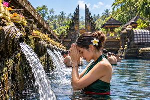 Tour privado de ritual de purificación en Tirta Empul y arrozal