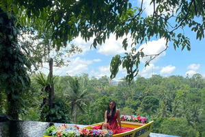Artigianato a Ubud: lezione sulla creazione di gioielli in argento e servizio fotografico su una barca Koi