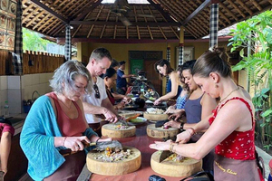 Ubud: clase de cocina balinesa para parejas con visita a un mercado