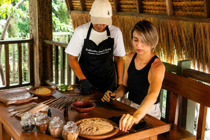 Ubud: Balinese Incense Making Class & Blessing