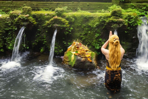 Ubud: Mengening Water Temple Tour with Spiritual Cleansing