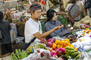 Ubud: Morning Market, Balinese Cooking Class & Yoga Session
