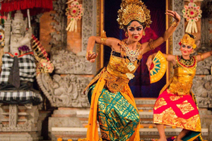 ticket de entrada al espectáculo de danza Legong en el Palacio de Ubud