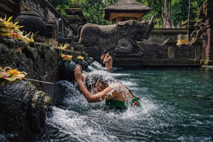 Ubud: Tirta Empul Temple Melukat Ritual & Coffee Tour