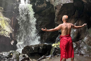 Ubud: waterzuivering in de Pecampuhan-tempel. Privétour