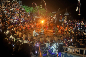 Uluwatu Temple Sunset & Kecak Dance Tour