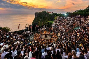 Omvisning til fots i Uluwatu-tempelet med Kecak-show ved solnedgang